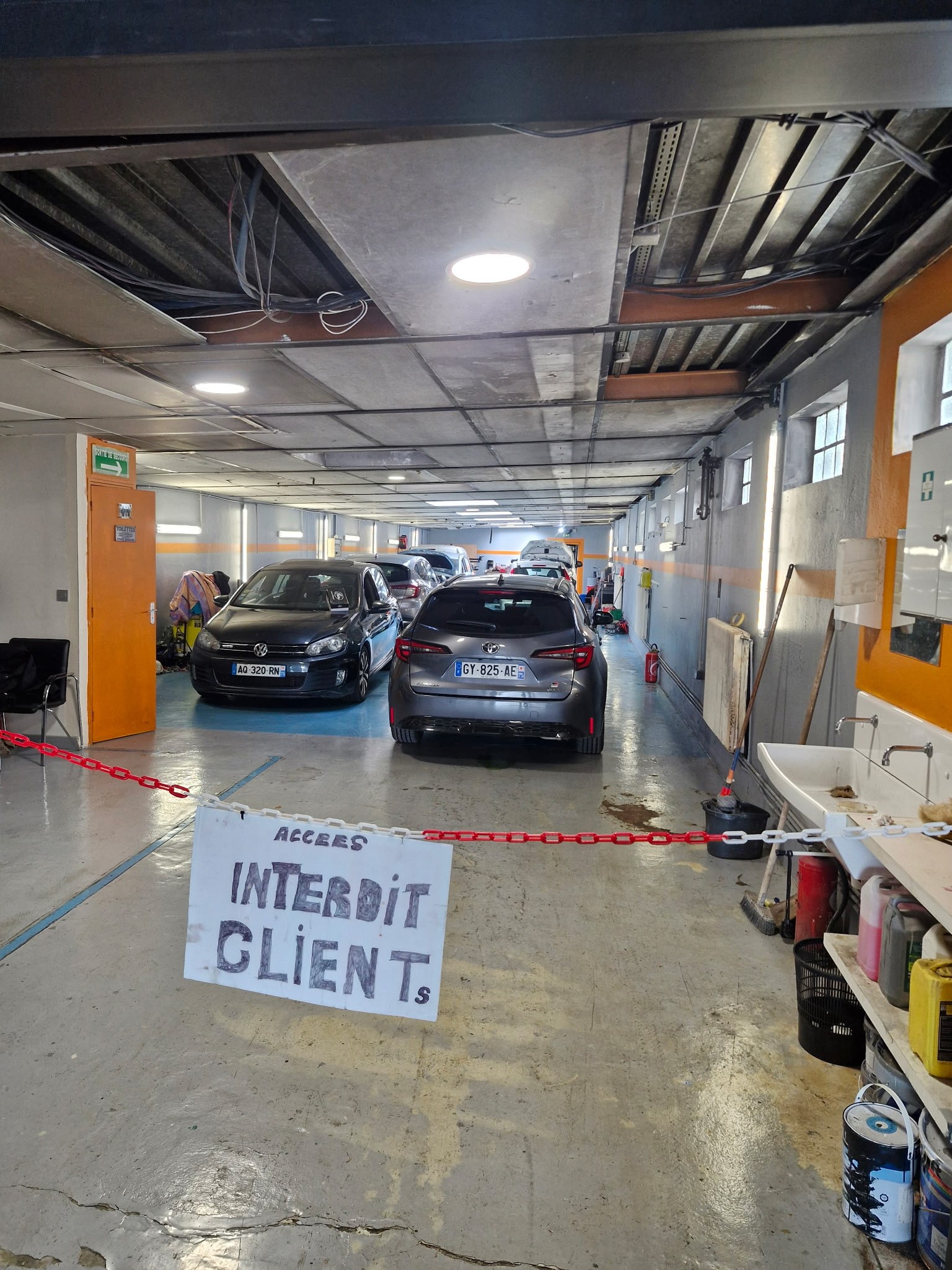Intérieur du garage GDR Auto